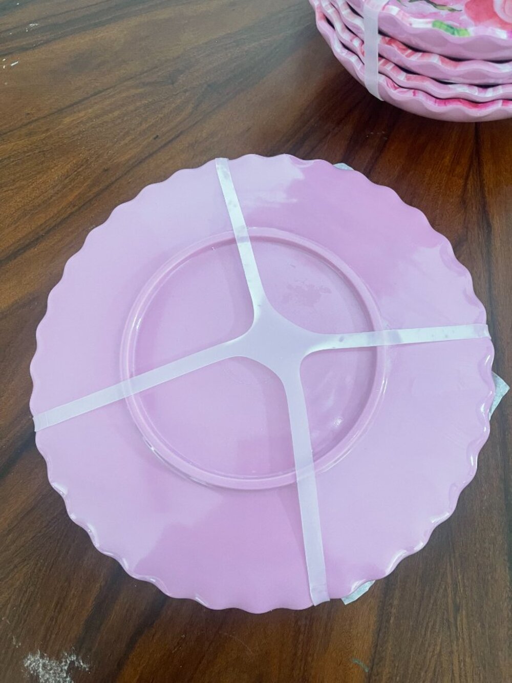 Paris Hilton Jadore Pink Rose Plates Bowls Set 8pc Scalloped Thats Hot - Picture 6 of 8